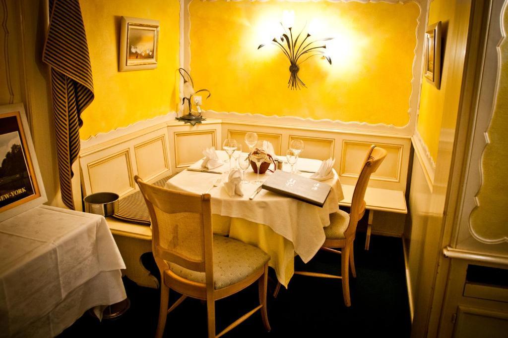 Logis Hotel Aux Comtes De Hanau Ingwiller Kültér fotó